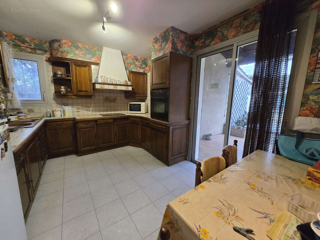 Maison à VIC-LA-GARDIOLE
