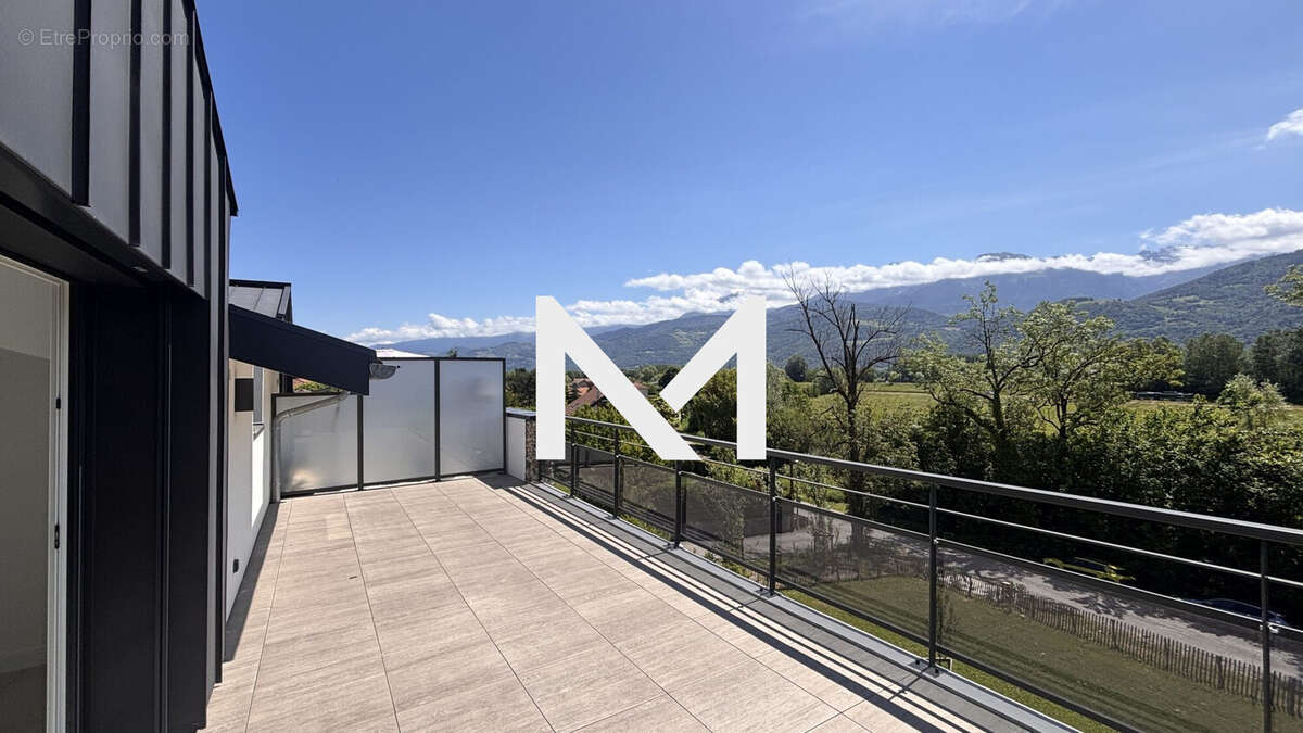 Appartement à MEYLAN