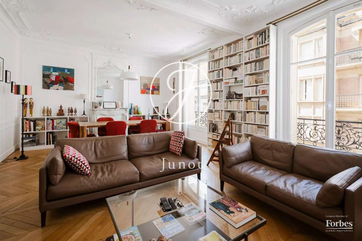 Appartement à PARIS-17E
