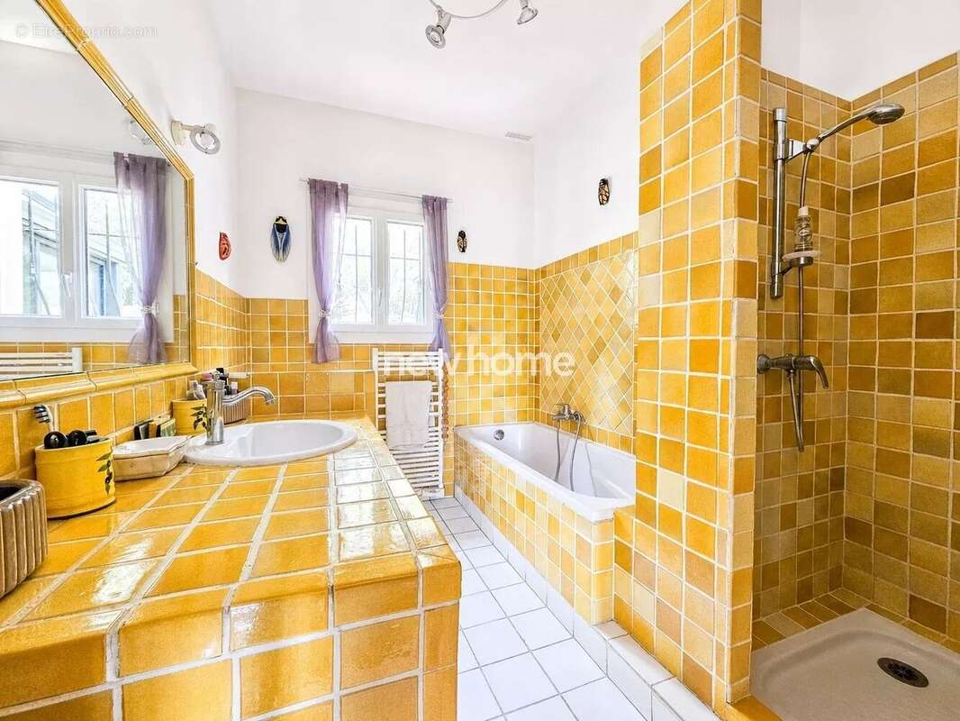 Élégante propriété de caractère avec très belle vue, piscine et gîte indépendant - photo 20