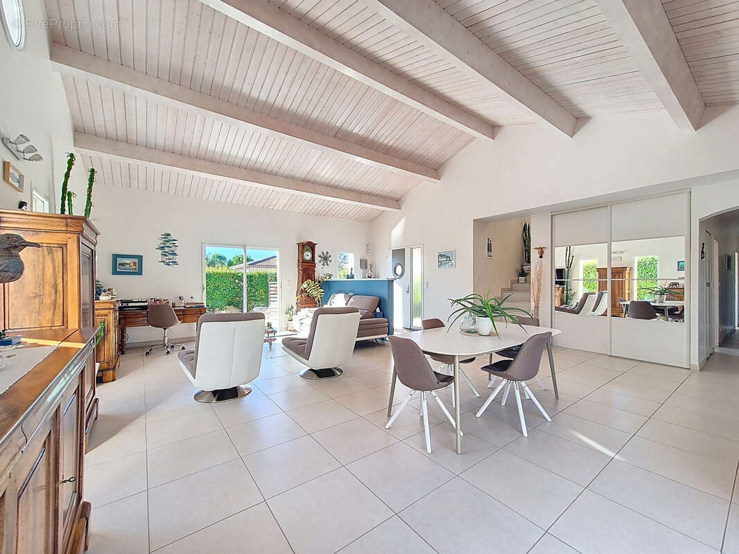 Montarnaud belle villa t6 de 165m2 sur 1196m2 de terrain avec piscine - photo 6