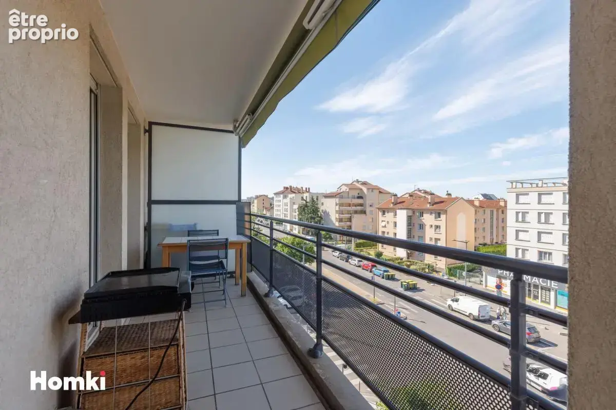 Appartement T3 de 73 m² - LYON 8 - PLACE GÉNÉRAL ANDRÉ - photo 4