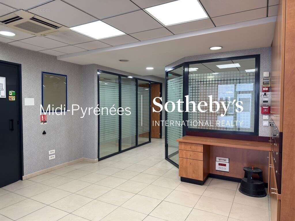 Local commercial ou professionnel, emplacement de choix ! - photo 2