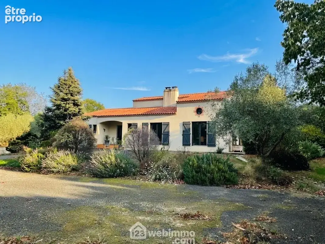 Maison 7 pièces 190 m² à vendre à Saint-Avaugourd-Des-Landes (85540) - photo 2