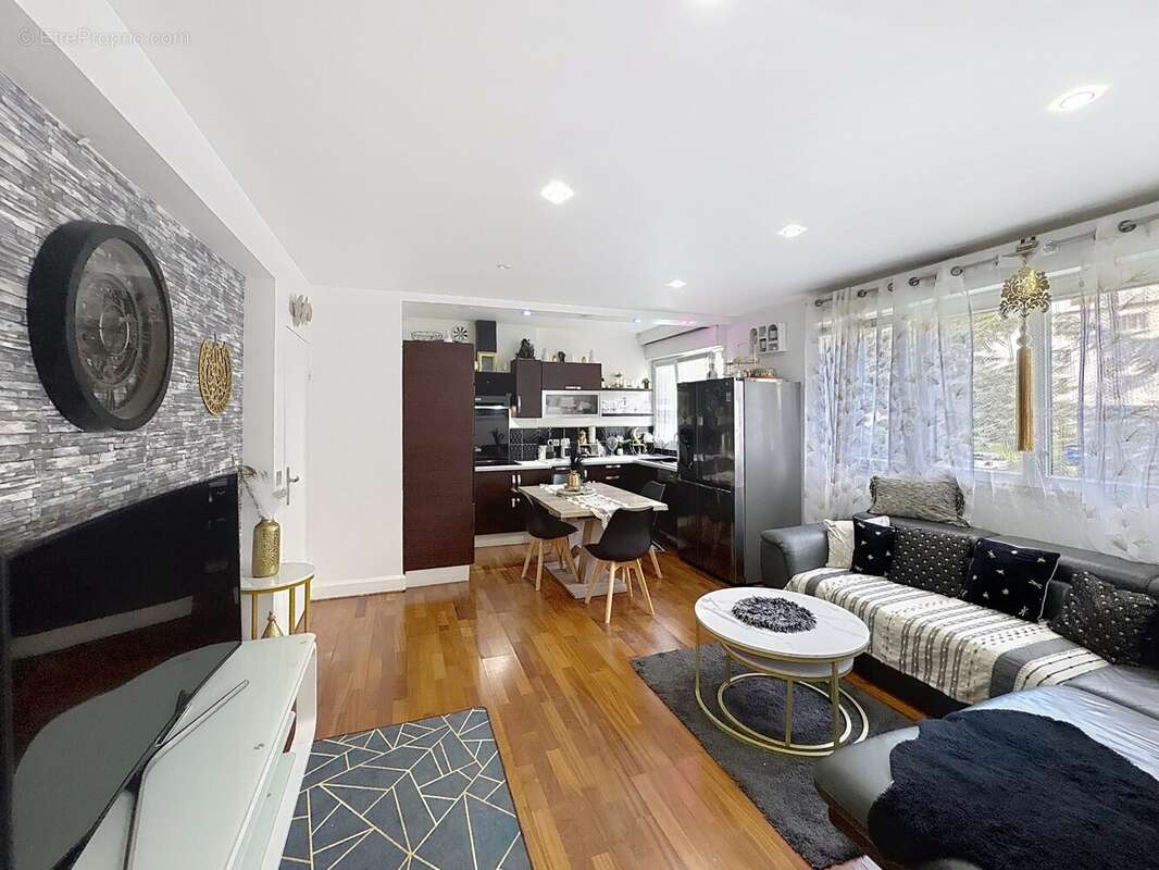 Appartement à FRESNES