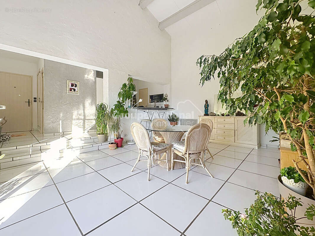 Maison à SAINT-CEZAIRE-SUR-SIAGNE