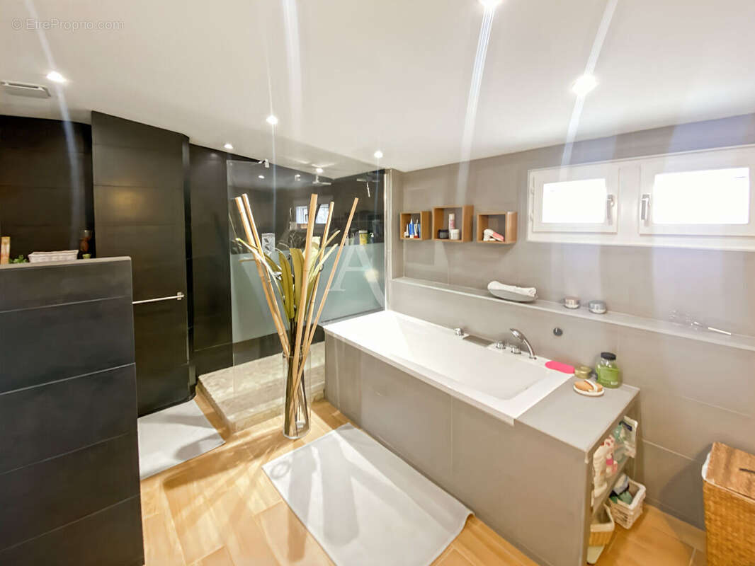 Maison à JOUY-LE-MOUTIER