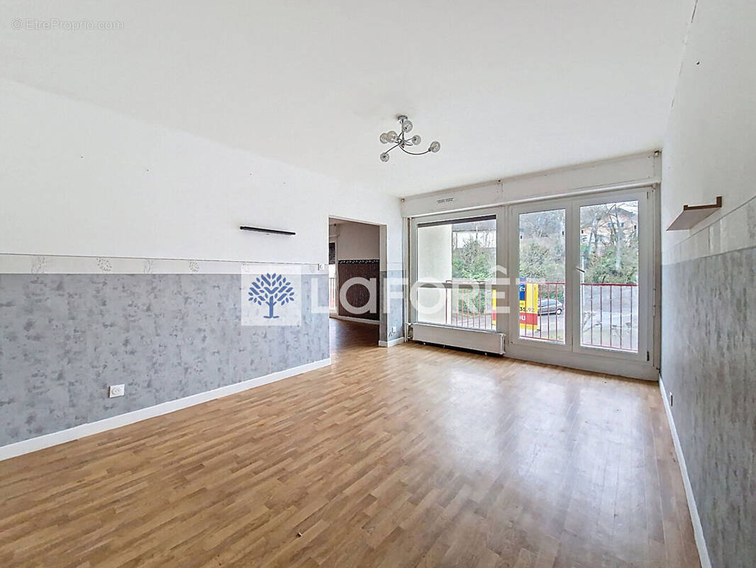 Appartement à GRAND-CHARMONT