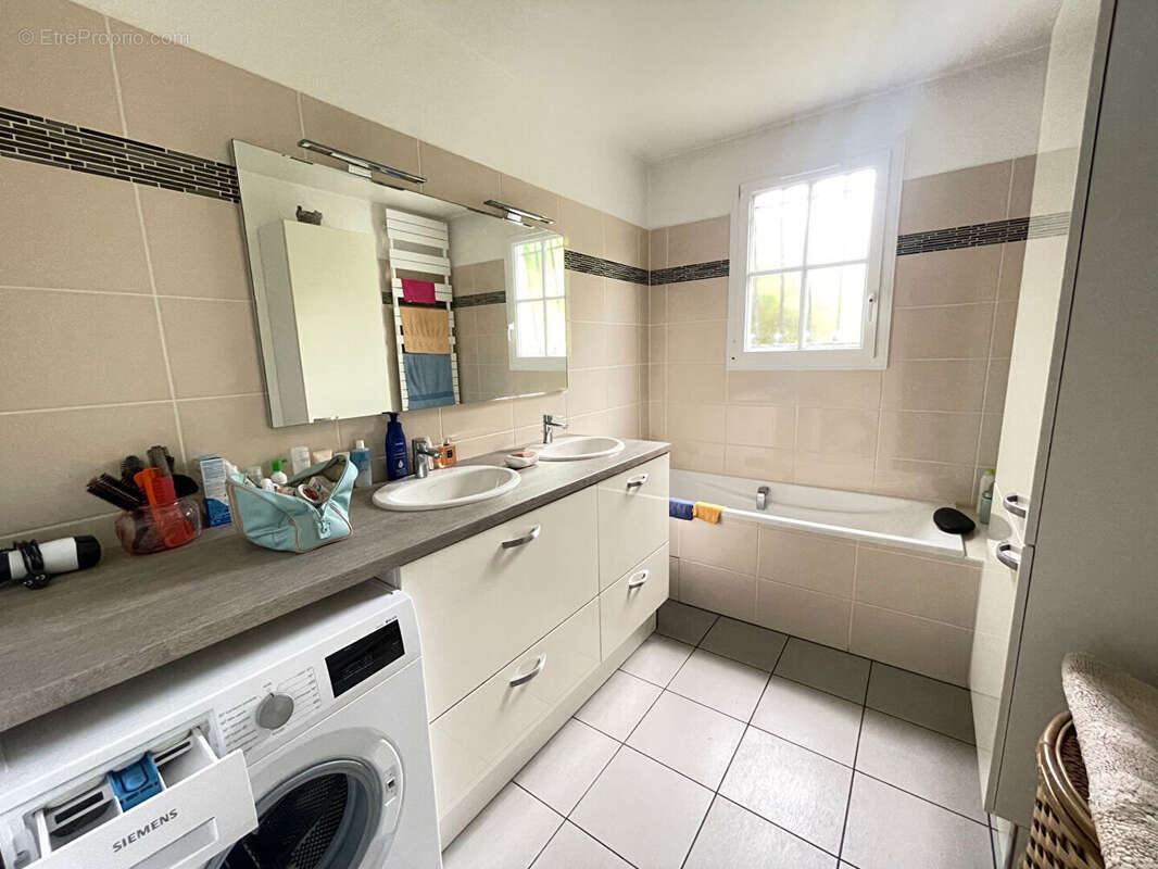 Maison à SARTROUVILLE