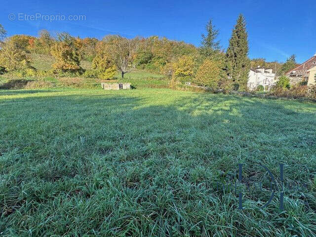 Terrain à BRAY-ET-LU