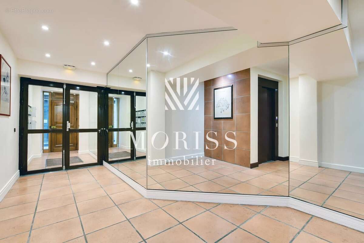 Appartement à PARIS-1E