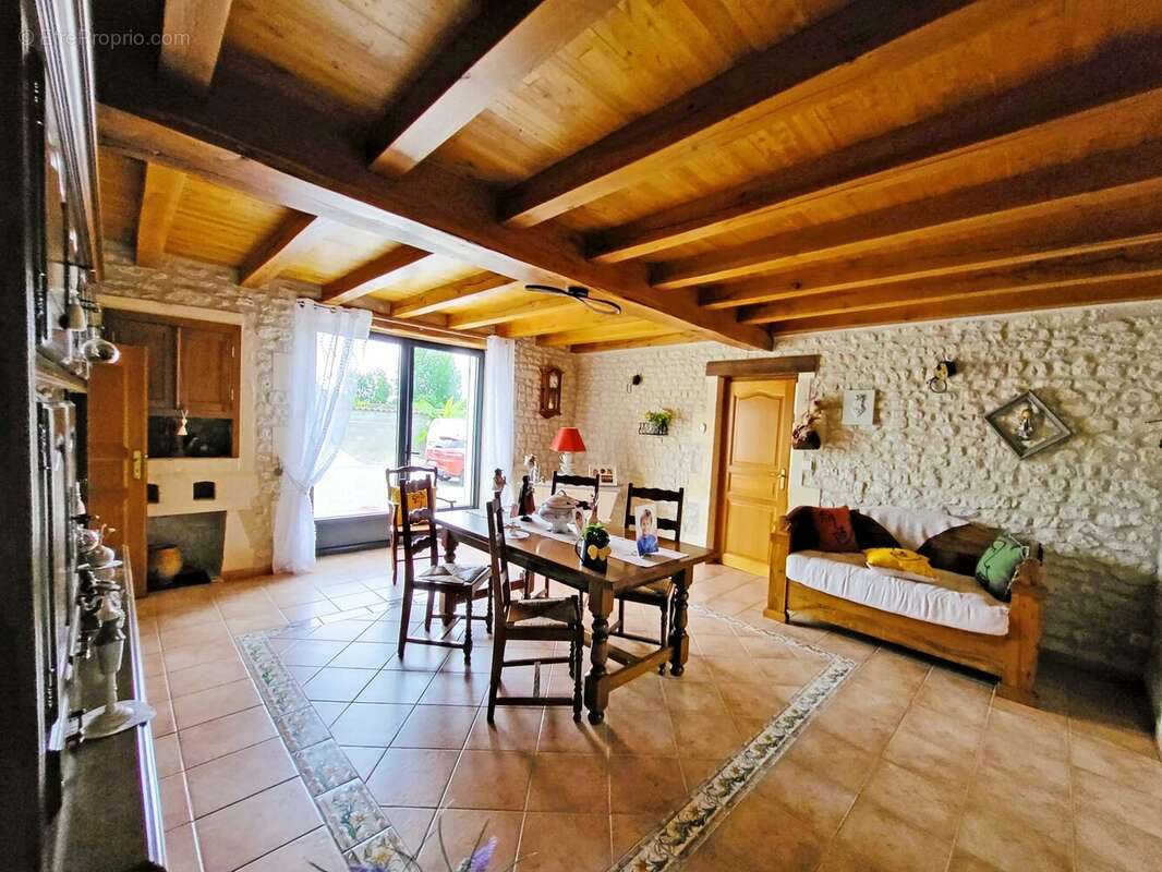 Maison à SAINT-FORT-SUR-LE-NE