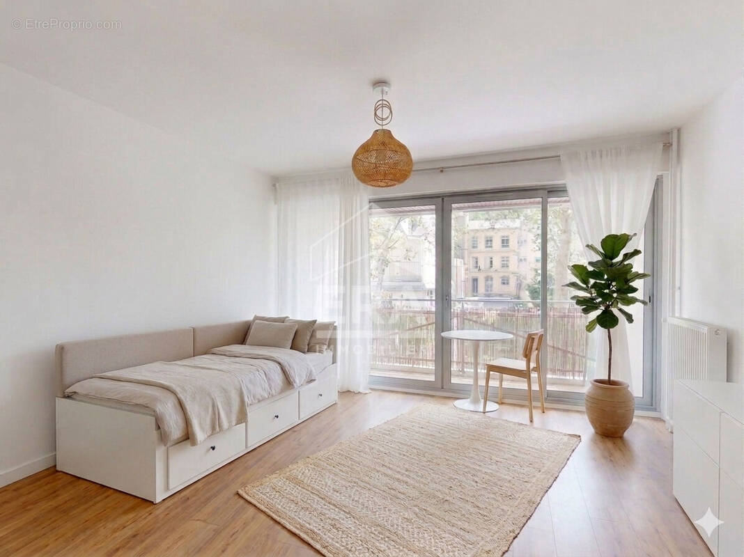 Appartement à PARIS-15E