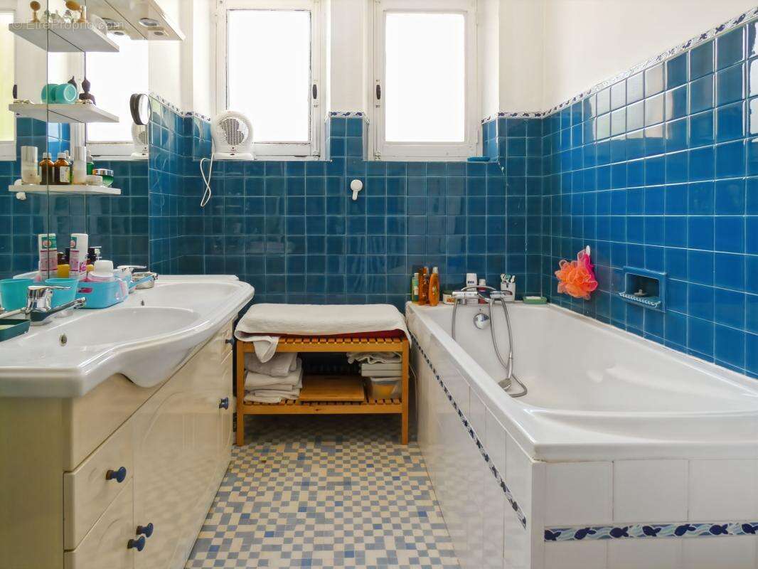 Maison à LAUDUN-L'ARDOISE