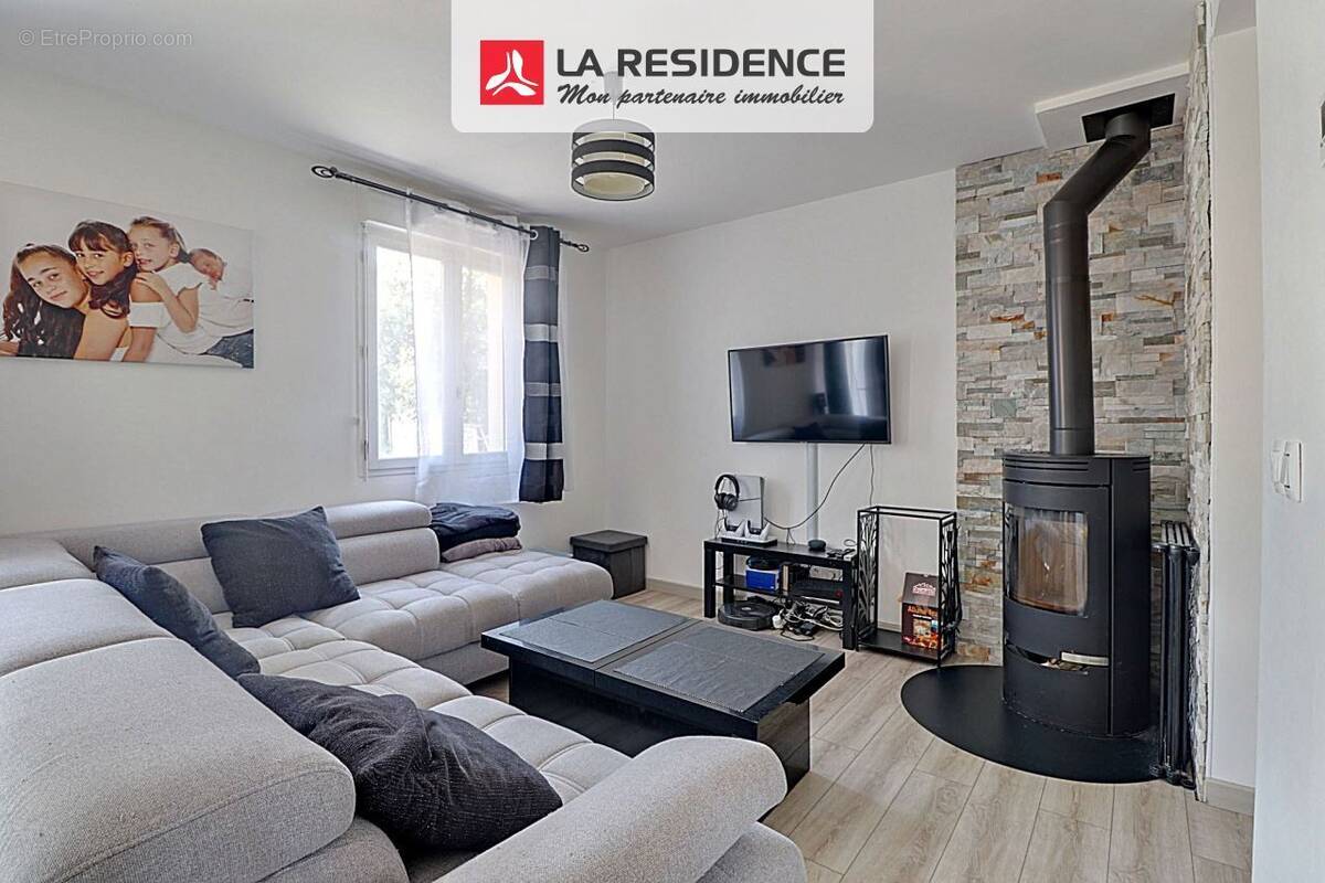 Maison à MAURECOURT