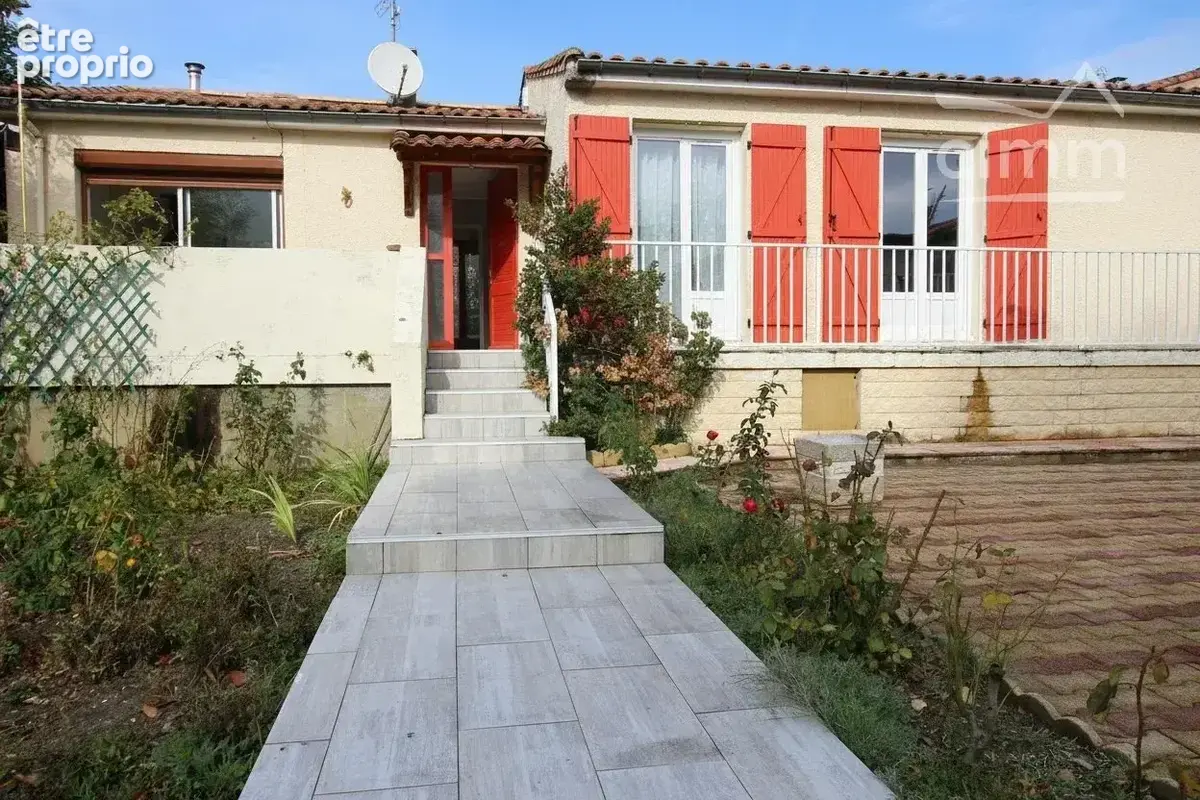 Maison de plain-pied avec jardin, garage et vue sur les montagnes - photo 1