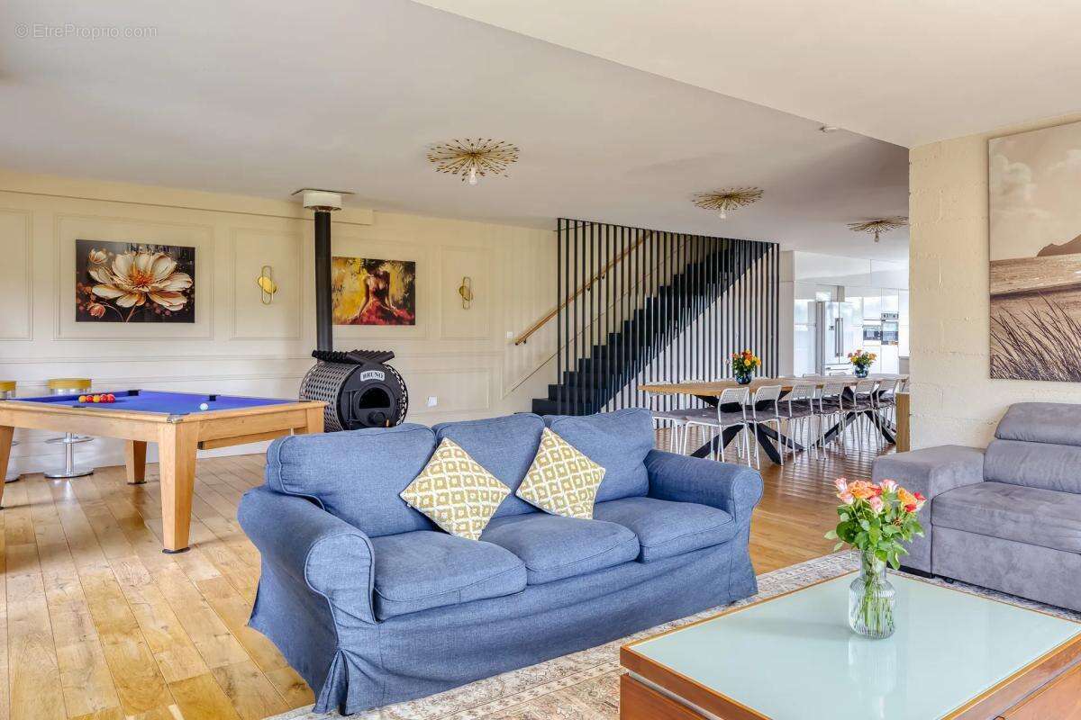 Maison de 7 pièces de 250 m² situé à Caumont - photo 2