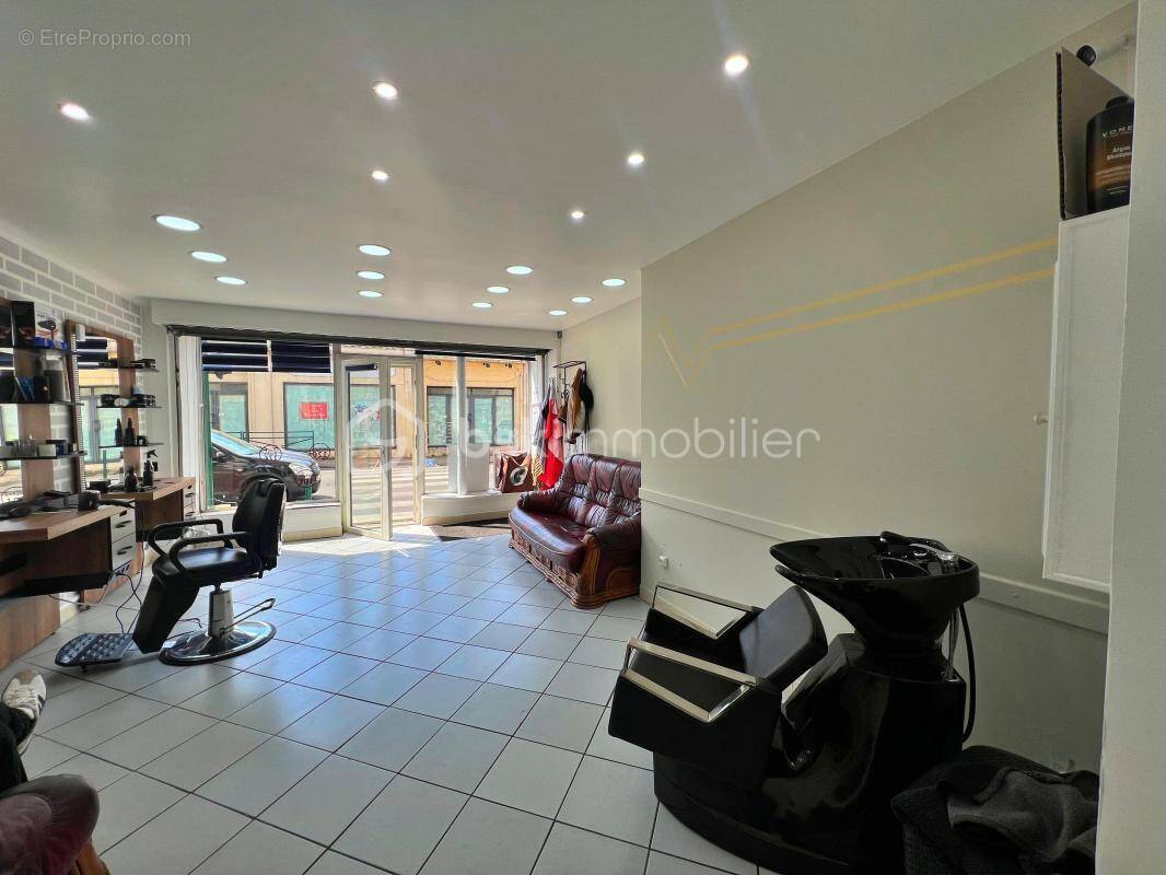 Commerce à LA CHAPELLE-EN-SERVAL