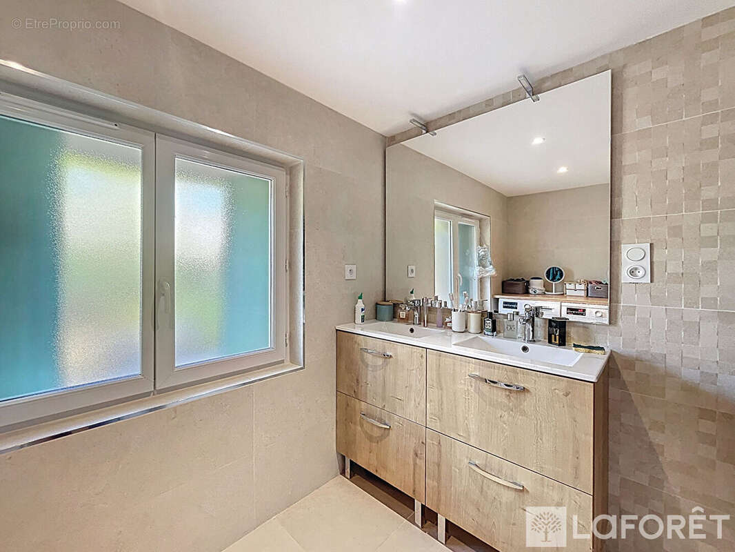 Maison à SAINT-ROMAIN-LA-VIRVEE