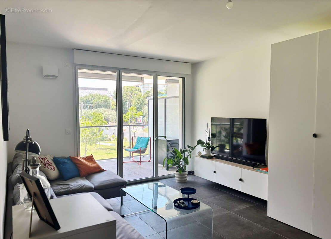 Appartement à SAINT-LAURENT-DU-VAR