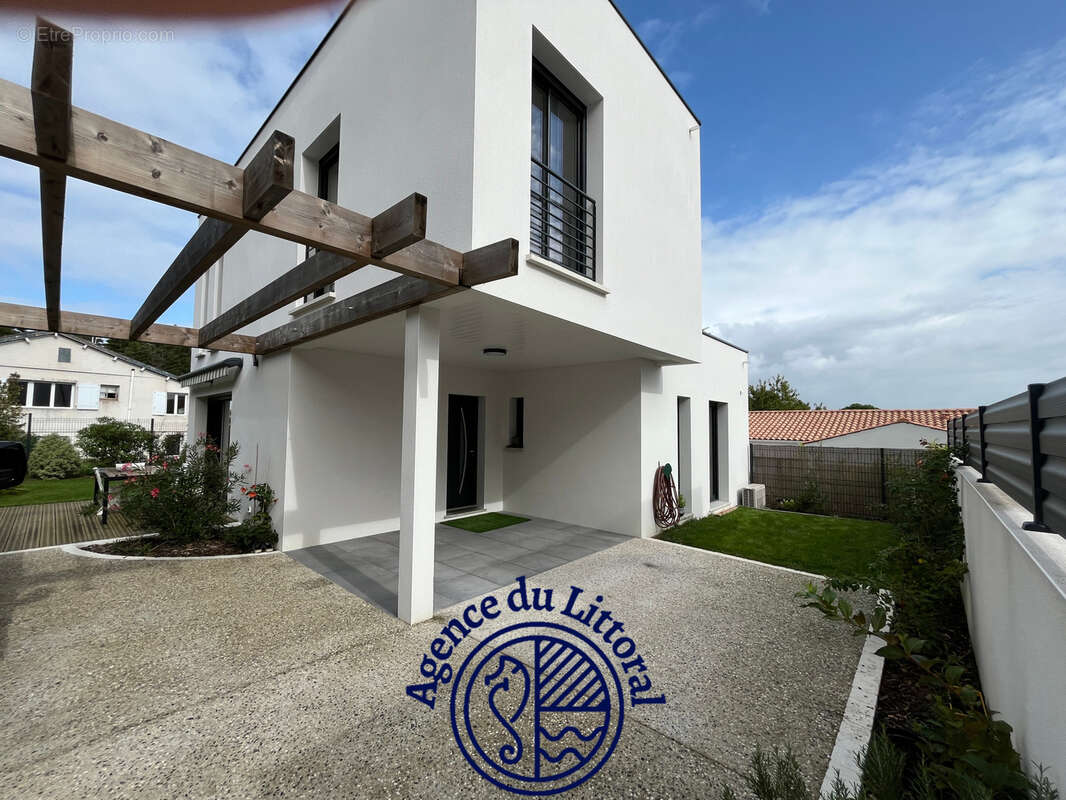 Maison à VAUX-SUR-MER