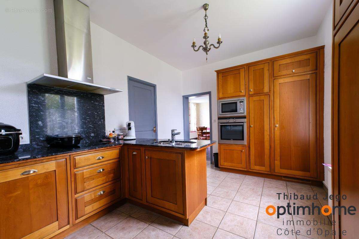 Maison bourgeoise avec piscine sur plus de 13 000 m², cadre calme et intimité préservée - photo 6