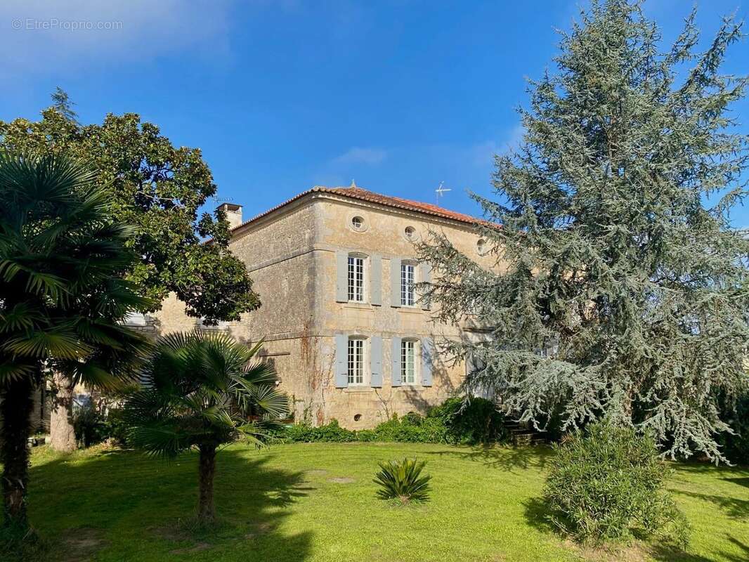 Maison à CHAMPAGNE