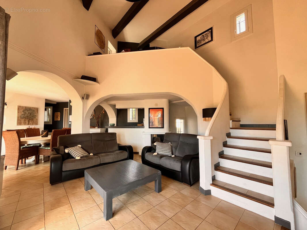Maison à LES ISSAMBRES