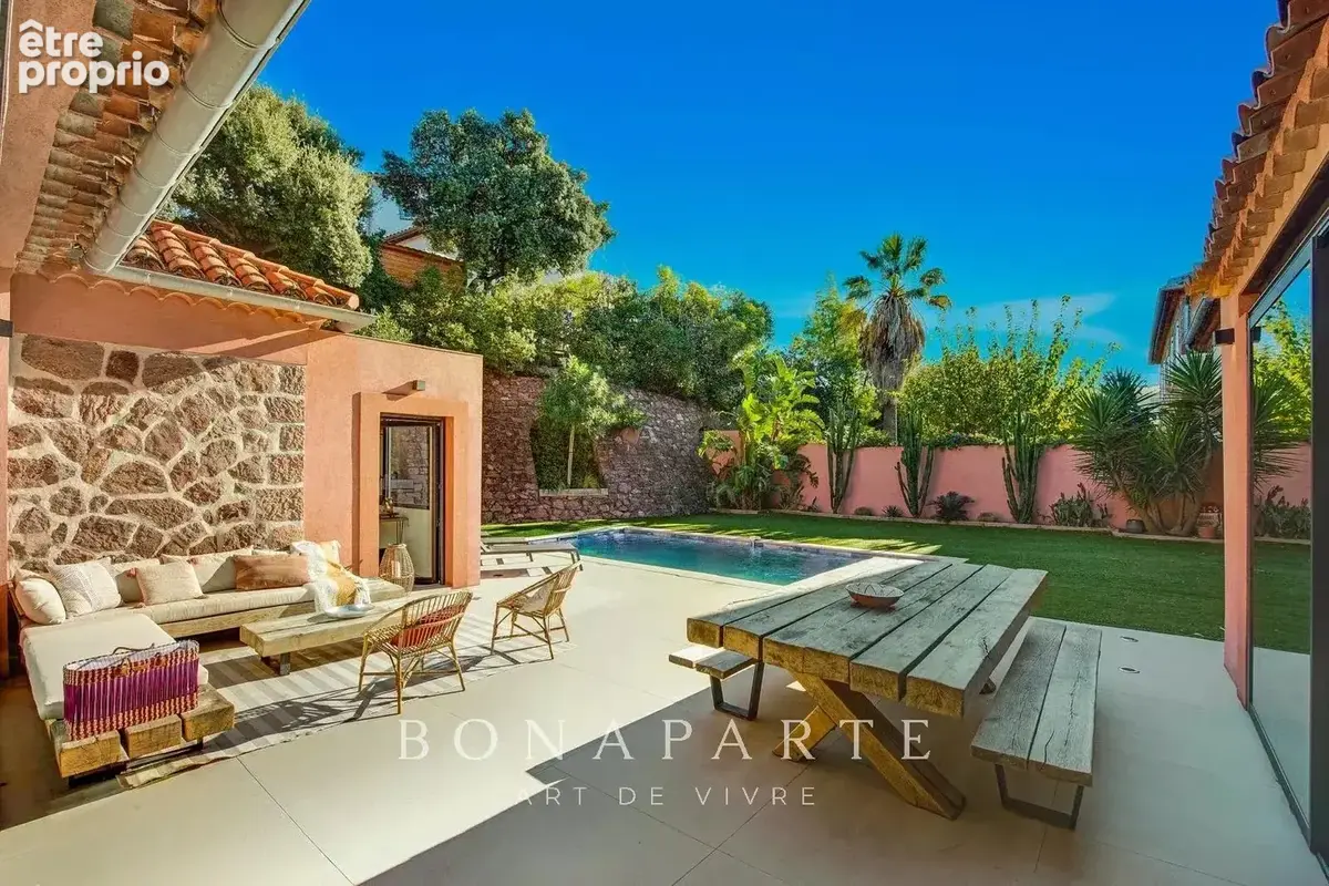 Exclusif  saint raphael / plateau notre dame - villa renovee - photo 8