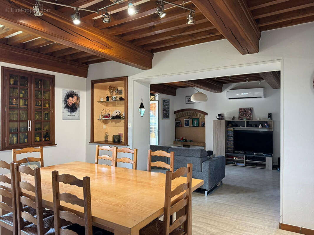 Maison à SAINT-DENIS-DE-CABANNE