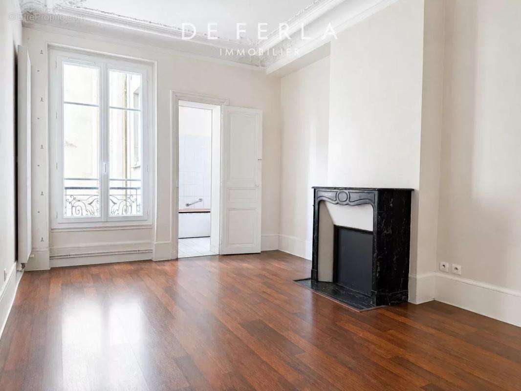 Appartement à PARIS-14E