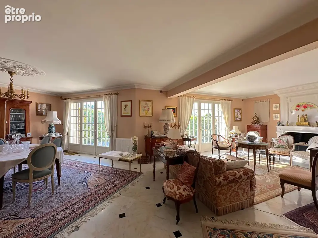Belle propriété de 1989 - 271m², sous sol total, terrain 1650 m² - photo 3