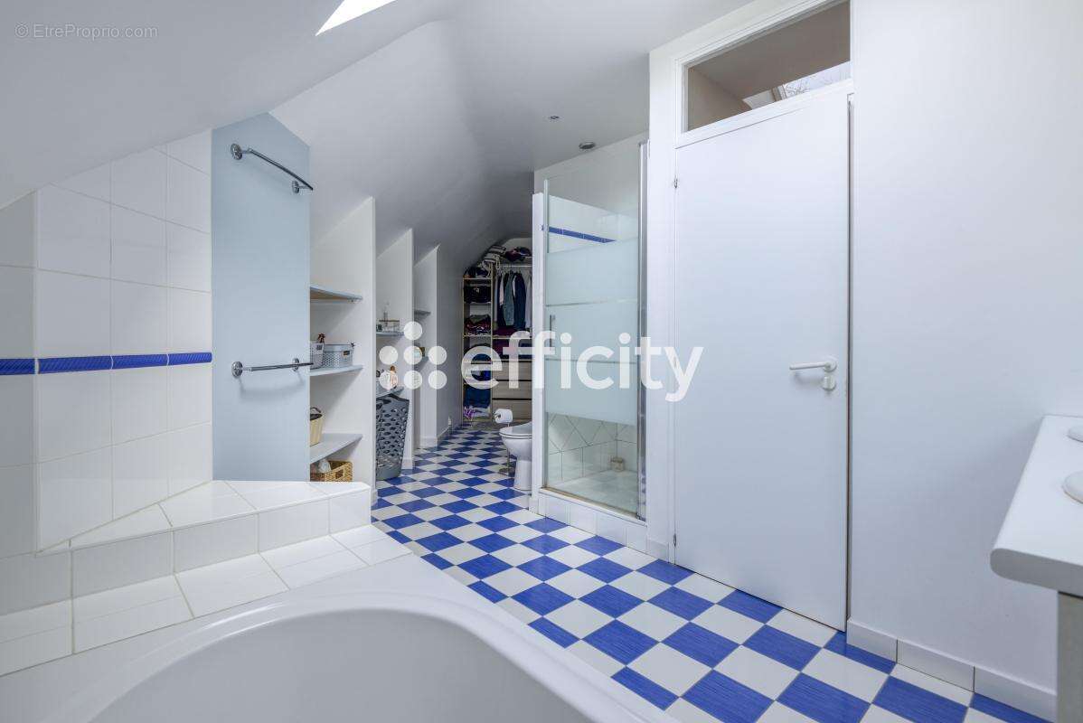 Maison 255 m² à Carquefou  - photo 18