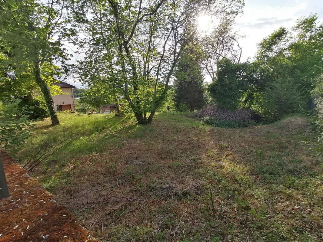 Terrain à LA SOUTERRAINE