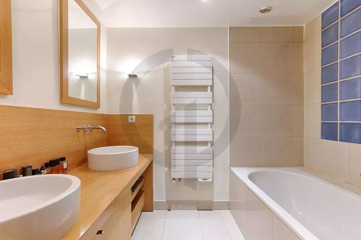 Appartement à PARIS-8E