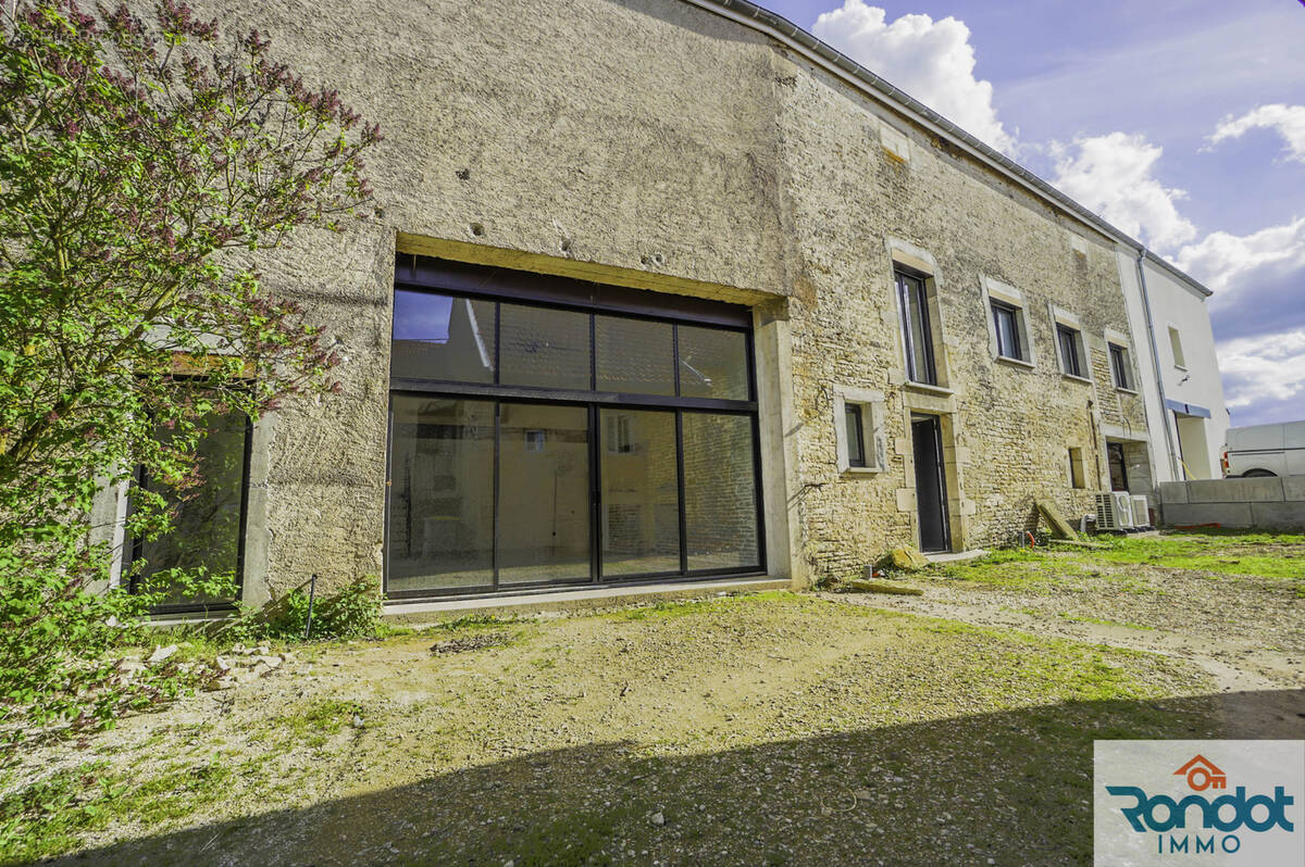 Maison à VILLECOMTE