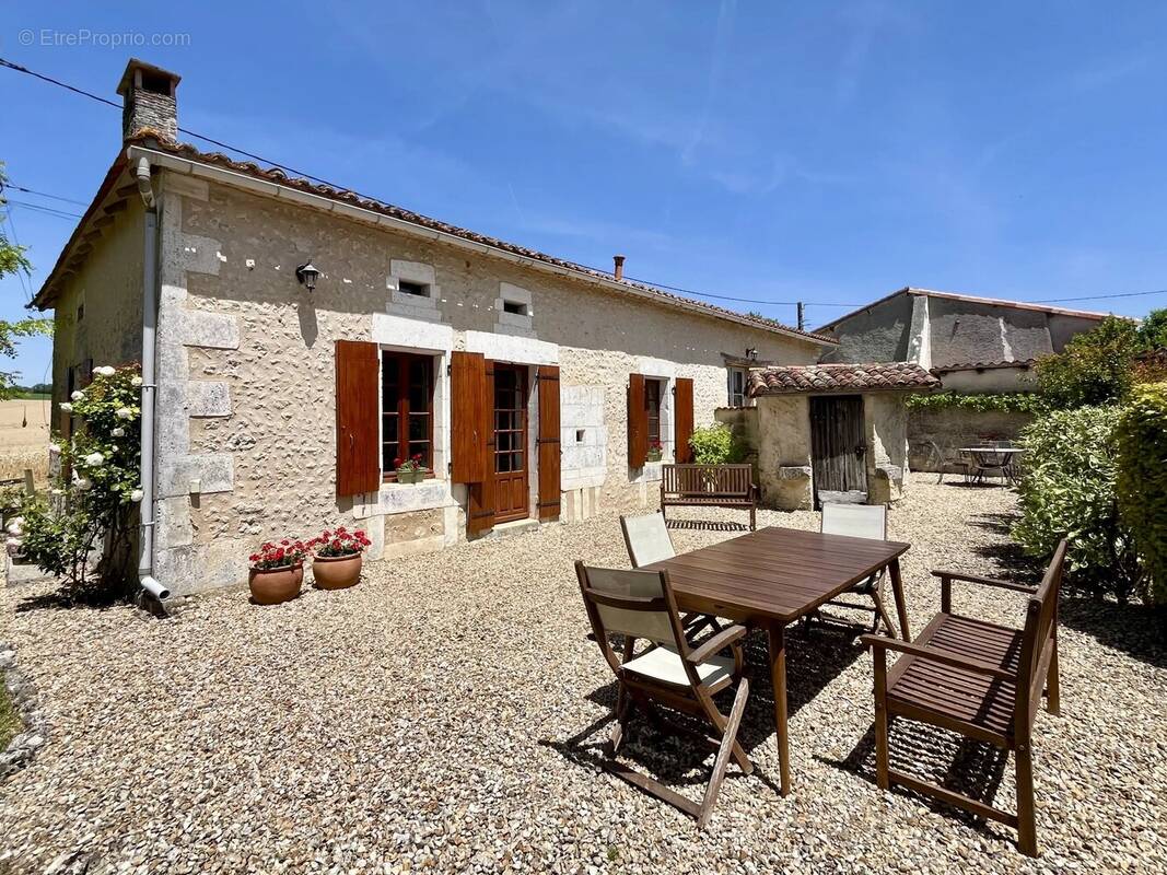 Maison à PALLUAUD
