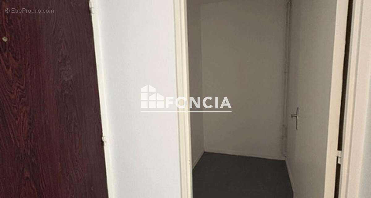 CHARLEVILLE - MÉZIÈRES - Appartement 1 P de 32m2 avec loggia, parking privé, cave - photo 2