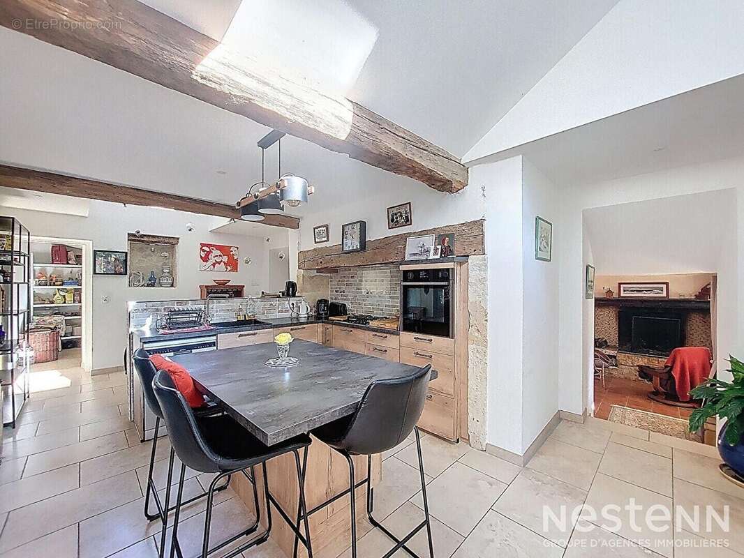 A Vendre Maison en pierre rénovée avec dépendances, piscine et parc arboré sur un hectare - photo 3