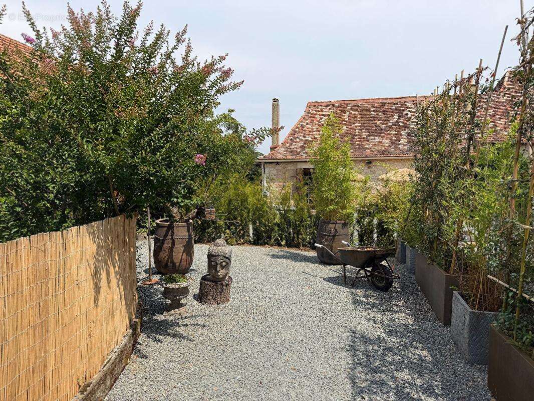 Séchoir à tabac rénové au charme oriental dans le Périgord Pourpre - photo 11