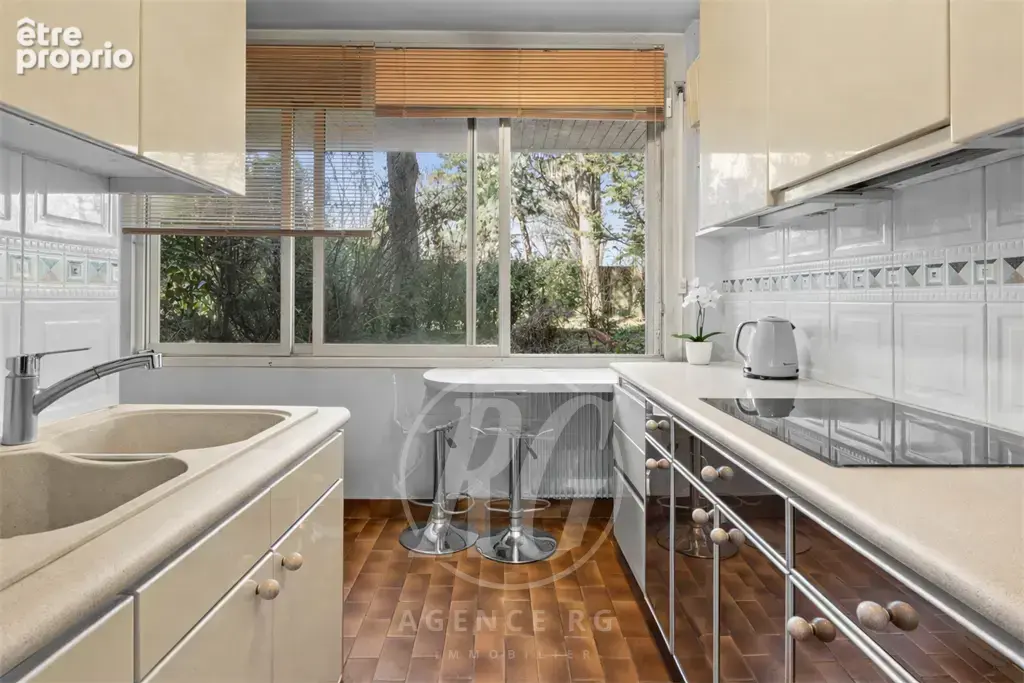 Appartement traversant avec jardin privatif de 500 m² - photo 8