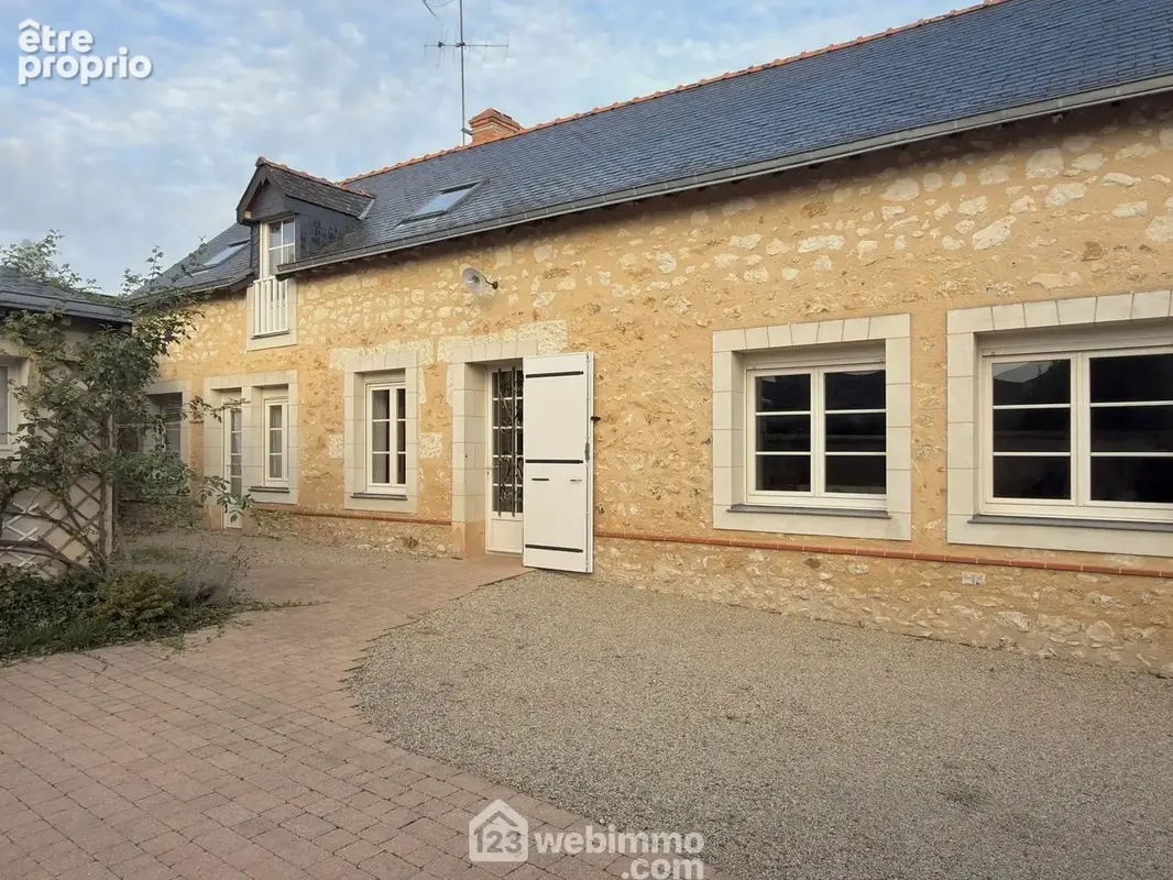 Découvrez cette maison ancienne offrant de beaux volumes et un potentiel d?évolution intéressant..