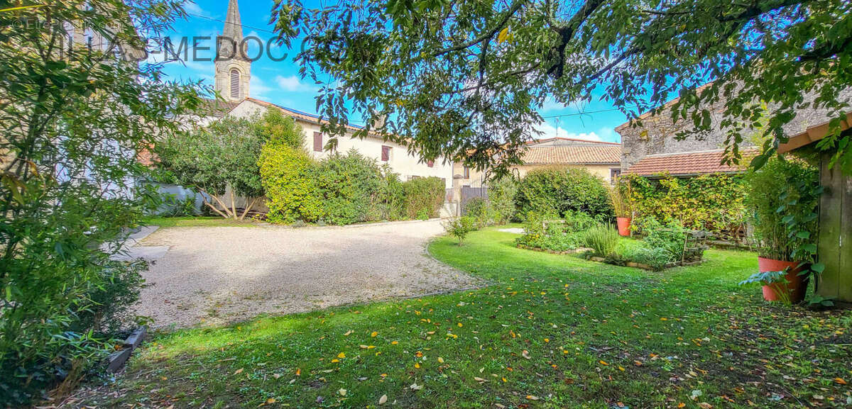 Maison à SAINT-GERMAIN-D'ESTEUIL