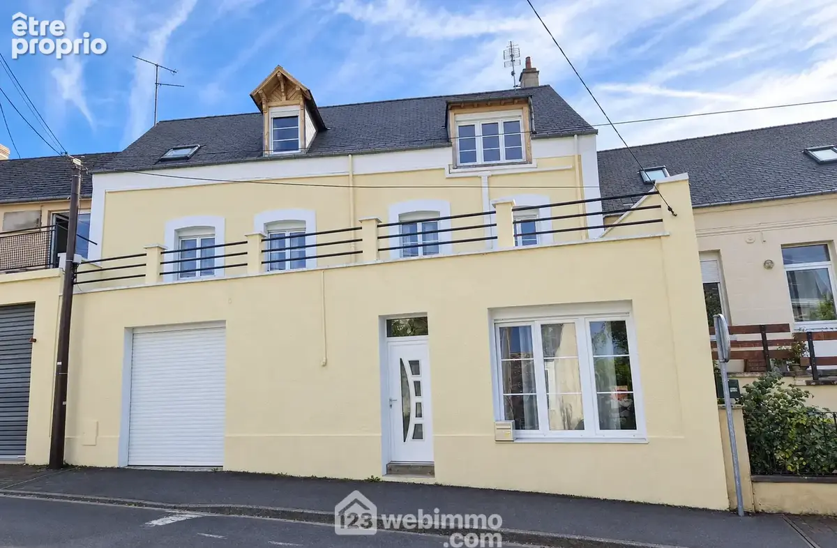 Maison de ville d'une surface habitable de 216 m² - Maison à LAON