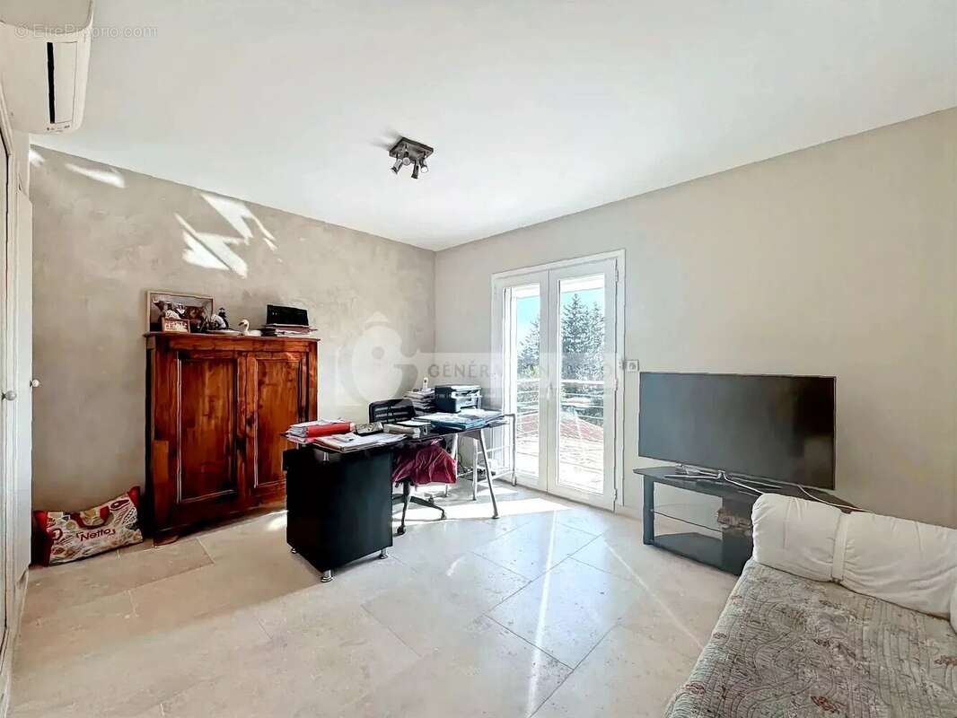 Belle Maison avec Piscine à vendre surles hauteurs de Beaucaire - photo 14