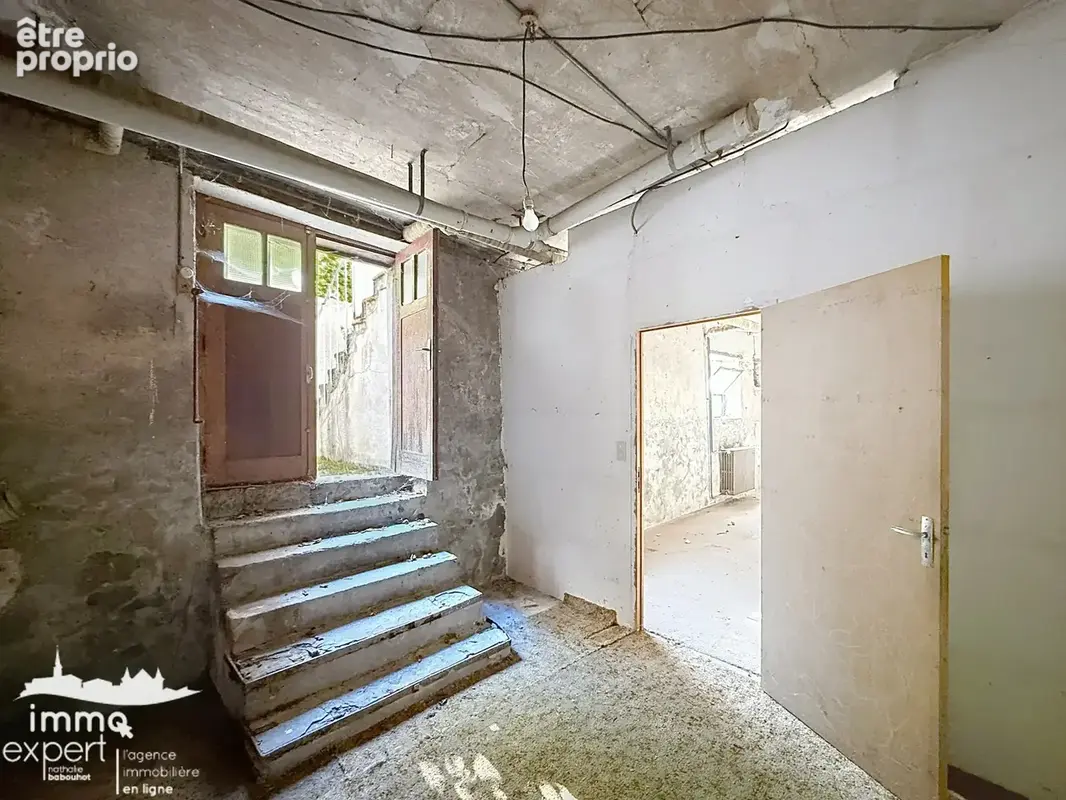 Mirecourt   maison de ville de 209 m2 à rénover entièrement - photo 4