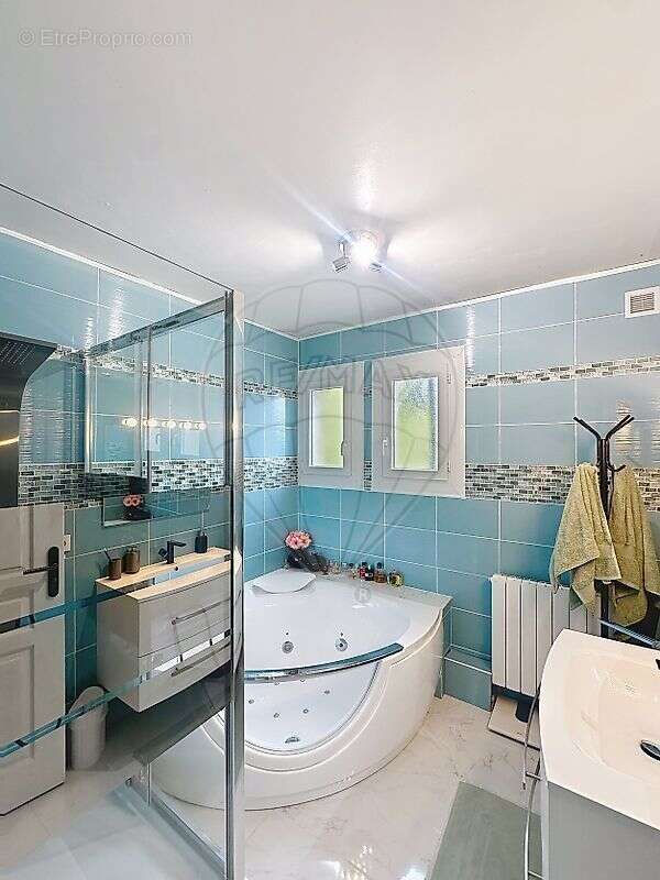 Maison à BAGNOLS-SUR-CEZE