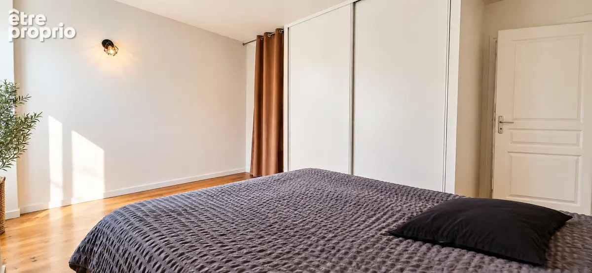 Maison de caractère  98 m² - 3 chambres - Centre de Saint-Denis-la-Chevasse - photo 6