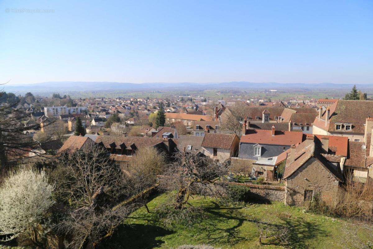 Maison à AUTUN