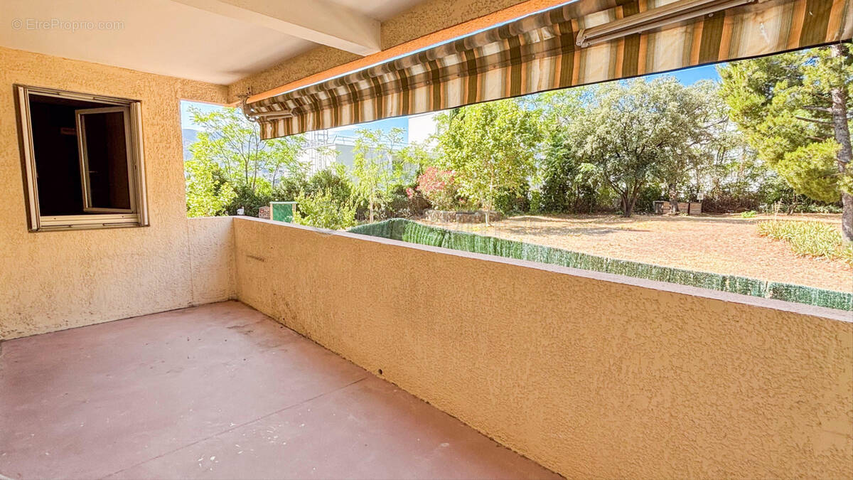 Lumineux T3 avec terrasse de 12m² , garage, vue dégagée, 13011 Marseille n°1 - Appartement à MARSEILLE-11E